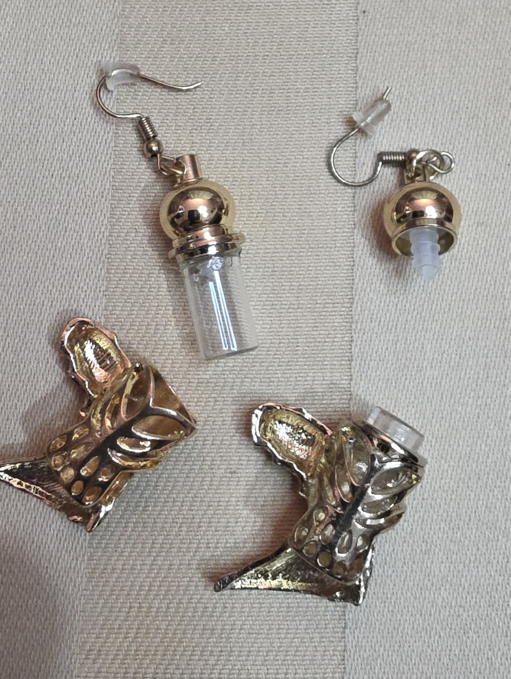 SECRET COMPARTMENT HORSE EARRINGS UNUSUAL ODDITIES PIECE OF JEWELRY - Picture 4 of 5